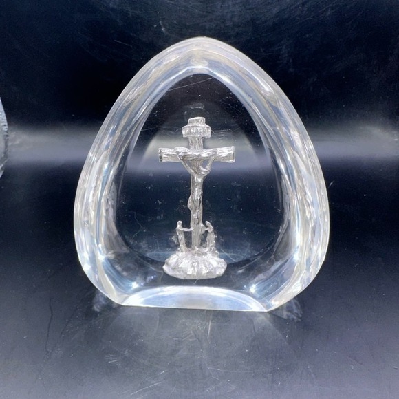 RARE Vintage Crucifix Of Christ  Acrylic Christian Catholic Paperweight - Picture 1 of 8